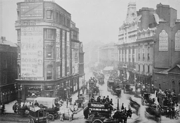 Vue de Tottenham Court Road, vers 1885